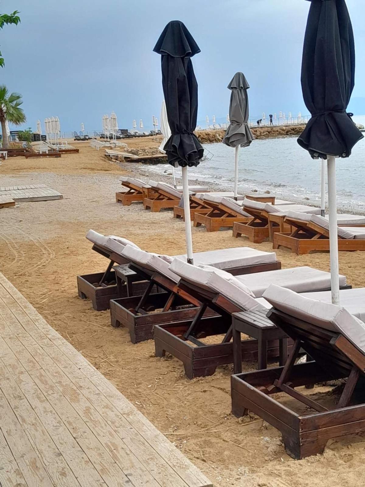 Anatoli Studios In Front Of The Beach 메손기 외부 사진