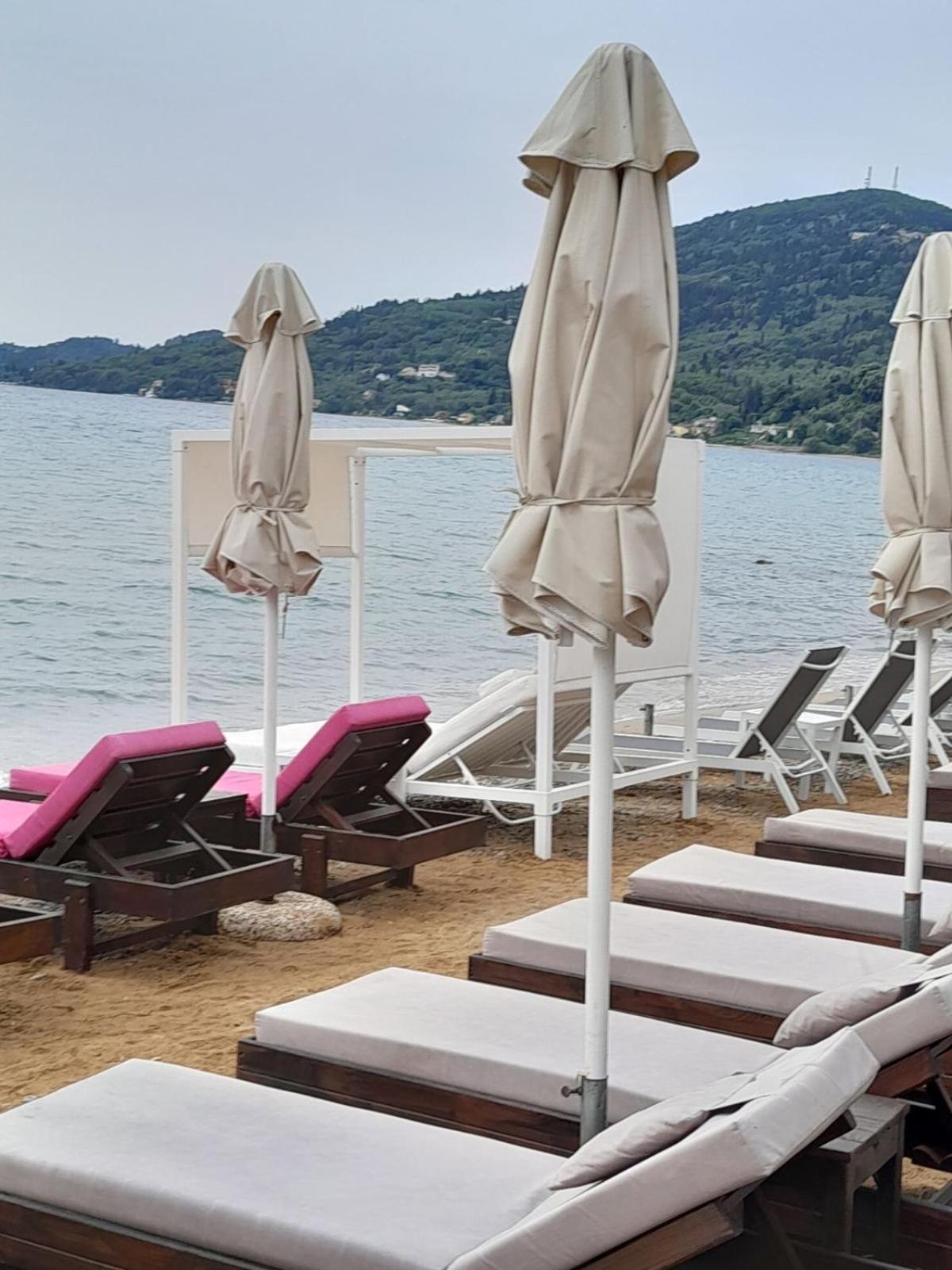Anatoli Studios In Front Of The Beach 메손기 외부 사진